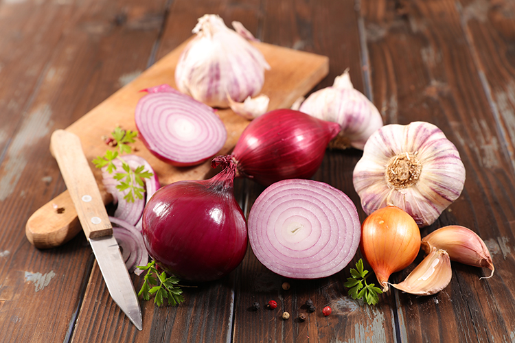 Продукти для очищення печінки: Цибуля та часник