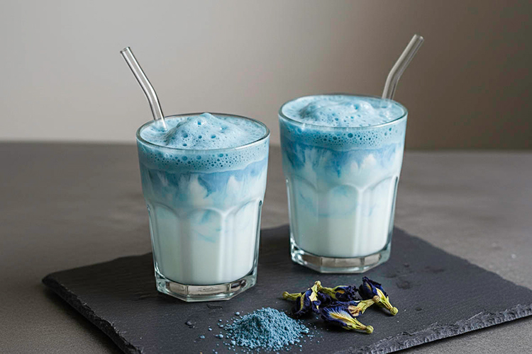 Blue tea from butterfly pea flowers (anchan)