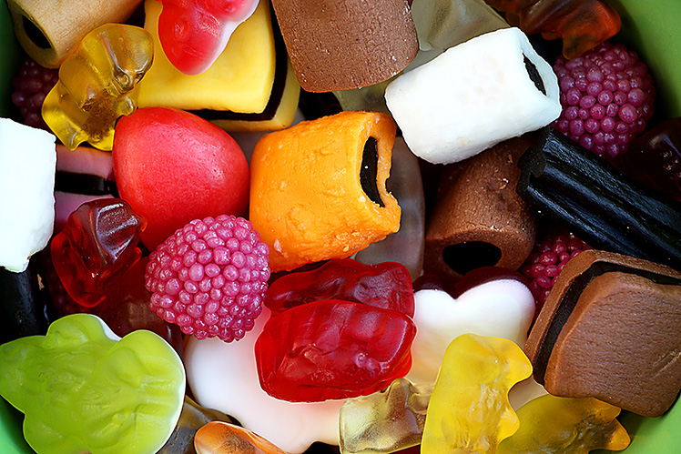 Die 4 schädlichsten Arten von Süßigkeiten und Möglichkeiten, sie zu ersetzen