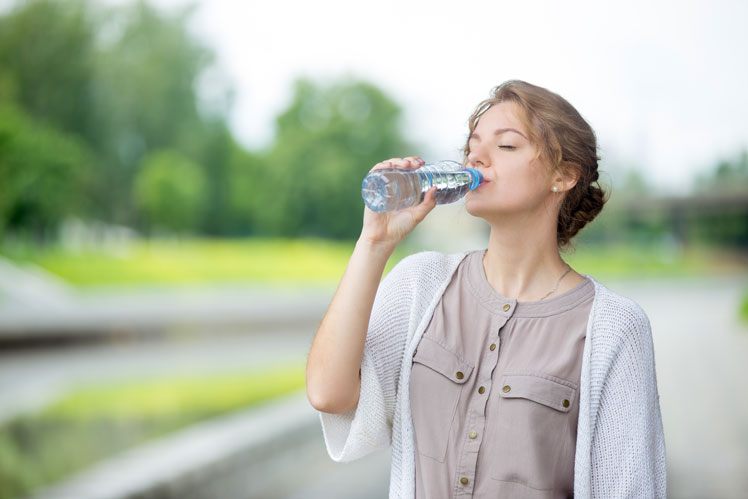 ¿Puedes saciar tu sed con agua mineral?