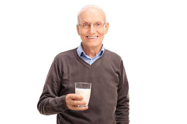 Waarom het drinken van koemelk slecht is