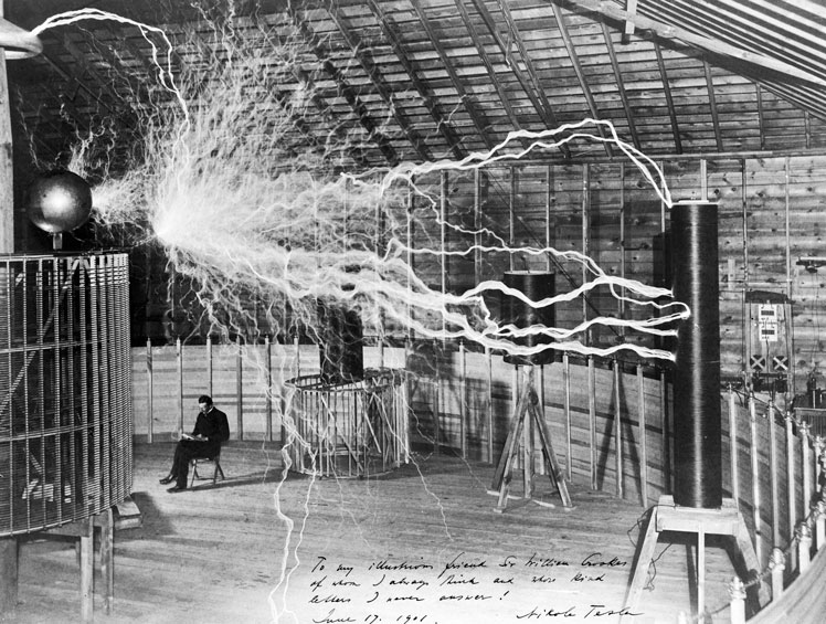 Никола Тесла в лаборатории в Колорадо-Спрингс