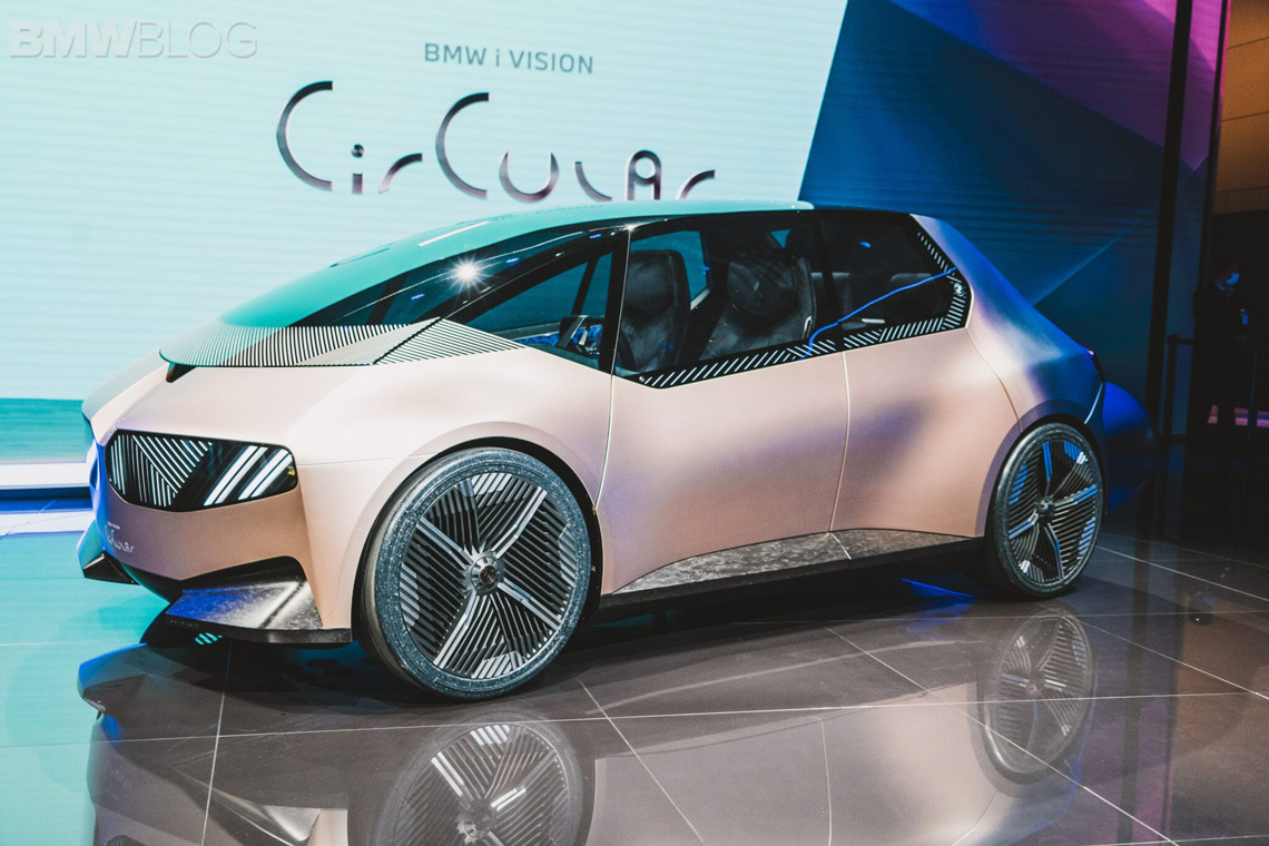 O BMW Group espera alcançar a neutralidade climática para se tornar o fabricante de automóveis mais sustentável (ambientalmente responsável) do mundo. A chave do sucesso para os bávaros é vista como uma economia circular "circular", o que significa a transição para recursos renováveis ​​e fontes de energia.