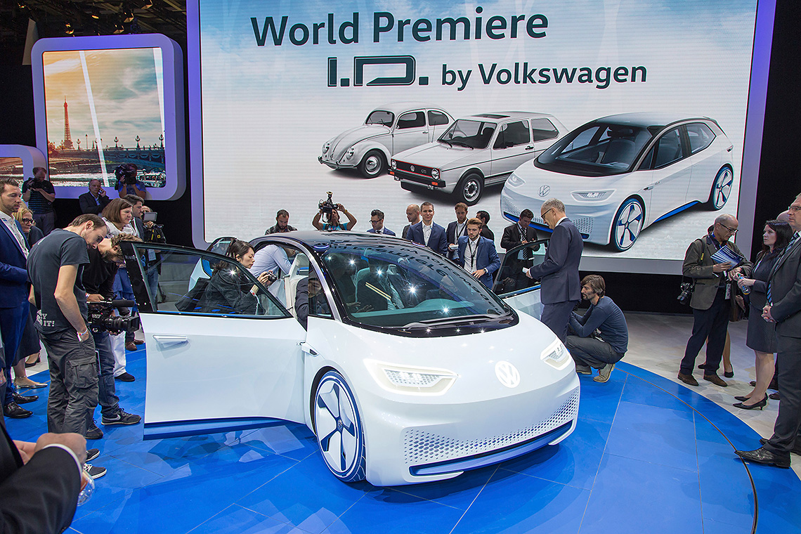 In motion Volkswagen I.D. driven by an electric motor with a capacity of 125 kW (170 hp), and its traction battery is ready to provide a power reserve of 400-600 km on a single charge (under what conditions, the Germans did not specify).