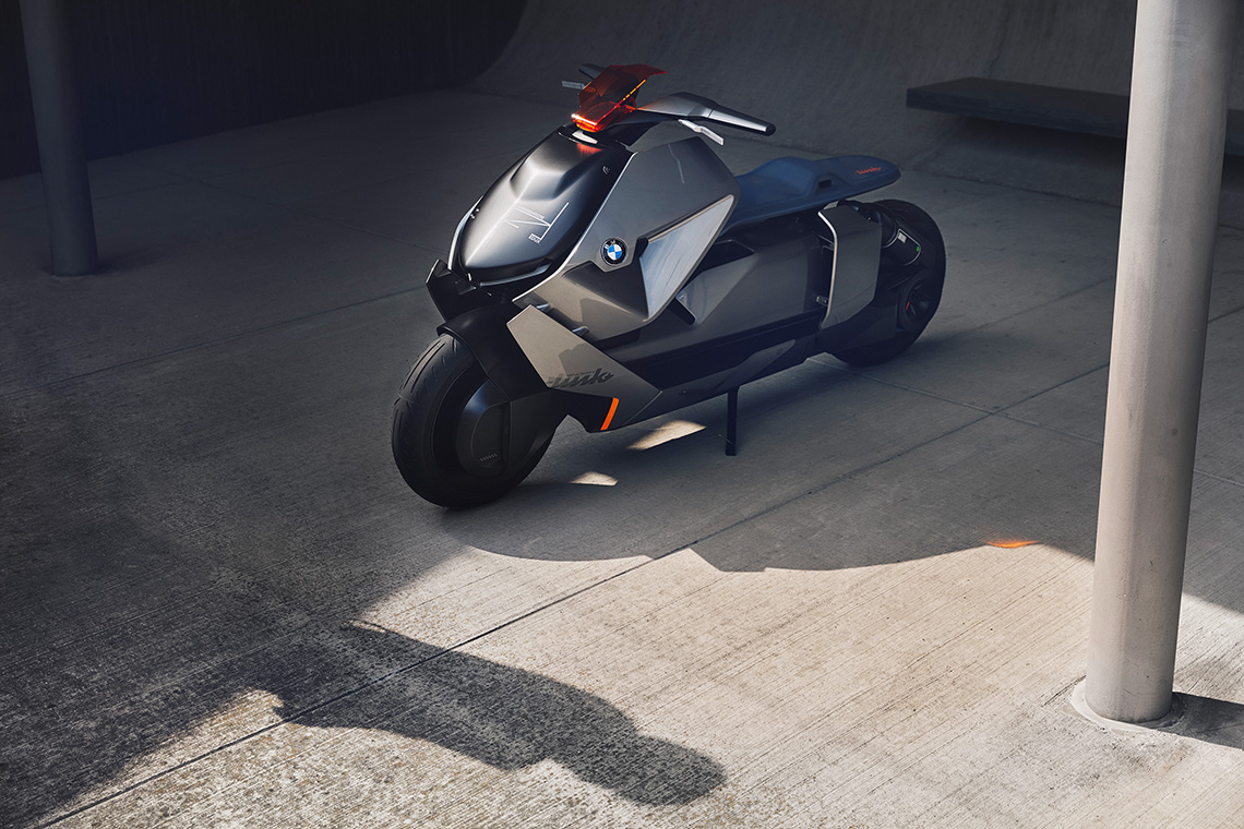 Le Motorrad Concept Link est conçu pour utiliser un système de propulsion entièrement électrique. Des batteries plates et une propulsion arrière compacte sont utilisées.