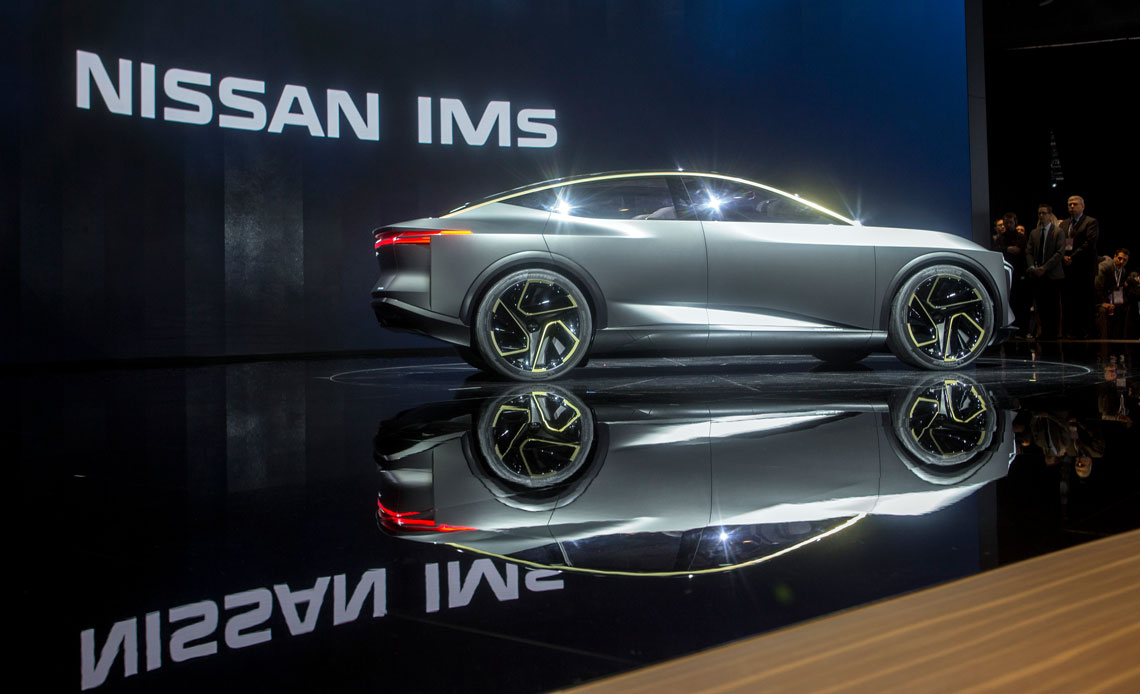 Nama kendaraan listrik Nissan IMs tertarik bahkan pada tahap paten. Sepertinya IM berarti "mobilitas cerdas" dan s adalah sedan, dan sporty serta sangat nyaman, nenek moyang dari segmen "sedan sport yang ditinggikan" yang baru.