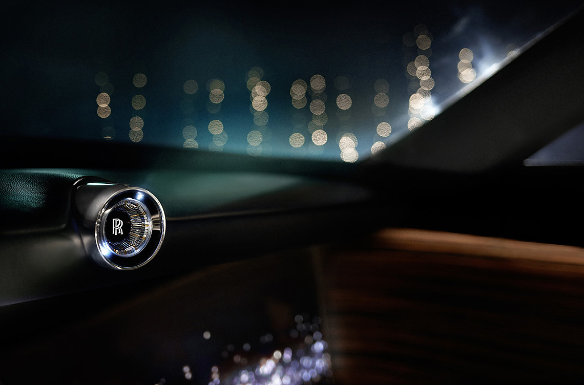 Une époque brillante de l'histoire de Rolls-Royce est passée sous le signe d'un effort incessant. Conformément à cette philosophie, Rolls-Royce a dévoilé le Vision Next 100, une vision véritablement révolutionnaire et authentique du luxe futur.