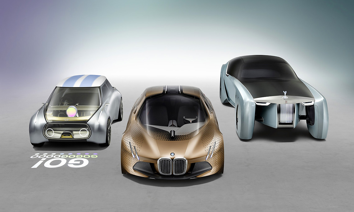 Le groupe BMW fête son centenaire en 2016. En mars, les Bavarois ont présenté BMW Vision Next 100, et en juin – deux autres prototypes sous les filiales Rolls-Royce et MINI. Ce cycle de regards sur la "future expérience BMW" complétera le vélo concept, qui fera ses débuts à Los Angeles en octobre.