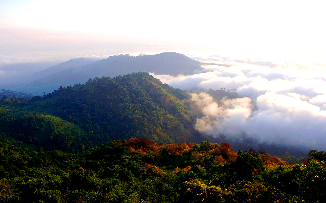 Landschaft vom Goldenen Berg im Morgengrauen. Burma