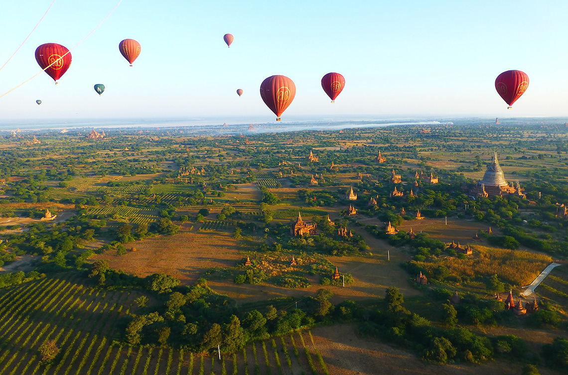 Flug im Heißluftballon über Bagan, Myanmar