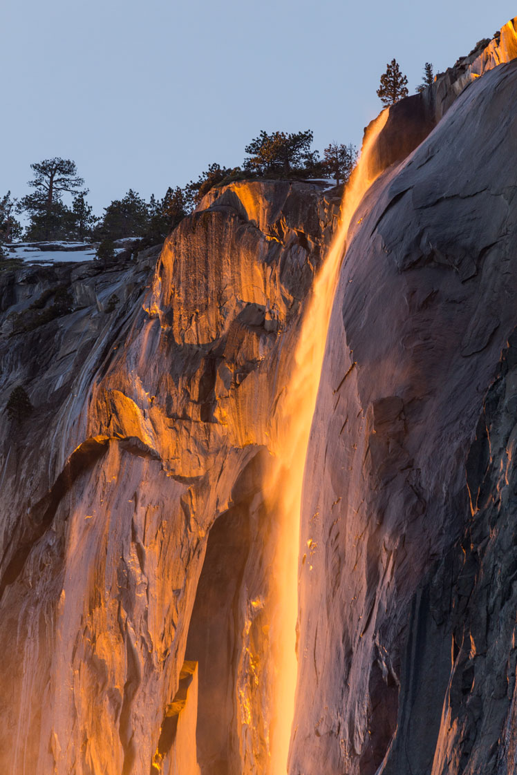 Водоспад Кінний Хвіст (Horsetail Fall) або Вогняний водоспад (Firefall)