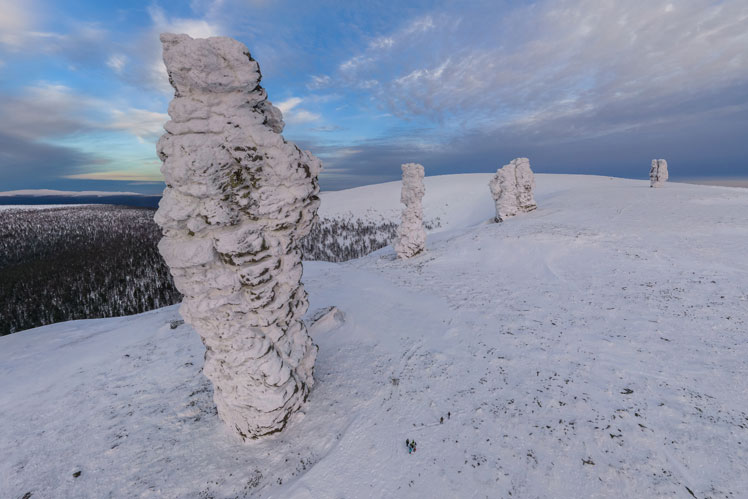 Fantasievolle stenen idolen Manpupuner in Komi | 360º zicht