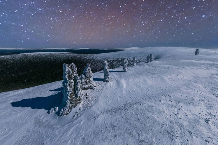 Fantasievolle stenen idolen Manpupuner in Komi | 360º zicht