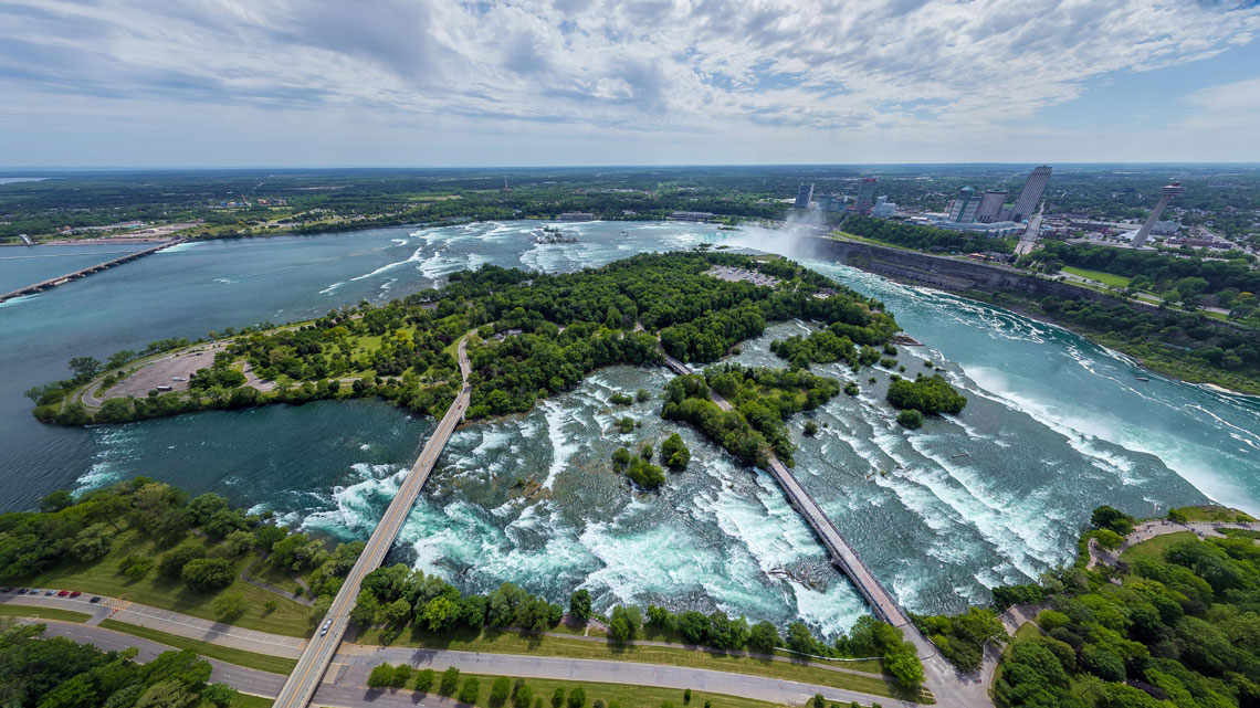 Niagarafälle aus der Vogelperspektive (Foto aufgenommen mit dem AirPano-Dienst).