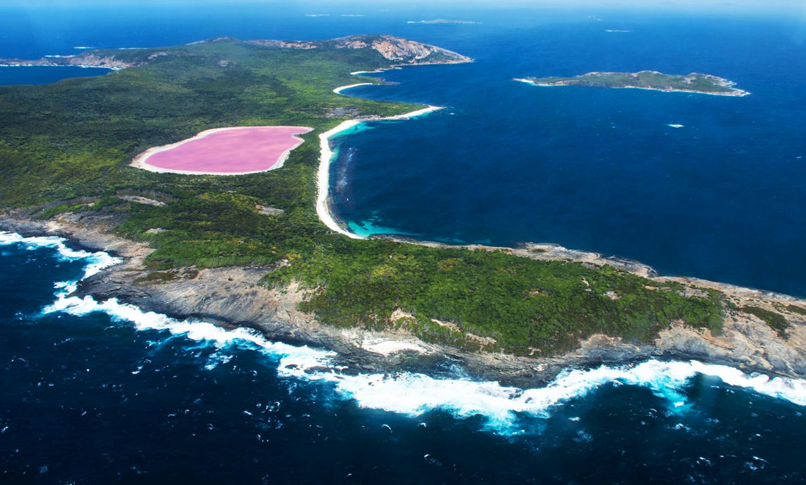 For tourists, Lake Hillier is not the most convenient object, since it is extremely difficult to get to it on your own. Due to the lack of water navigation in the area, the most convenient way to get there is by air, which is beyond the means of most people who want to see an unusual body of water. In addition, in order to preserve the unique ecosystem, landing on the island is prohibited.