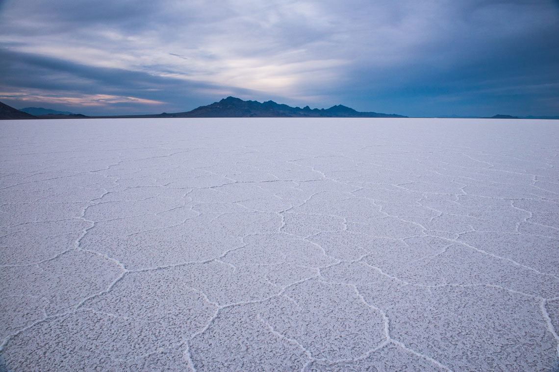 Bonneville is a 260 km² dry salt lake located in northwestern Utah, USA. The lake was formed about 32 thousand years ago, and about 16,8 thousand years ago the lake dried up. The depth of salt deposits reaches 1,8 meters in many places.