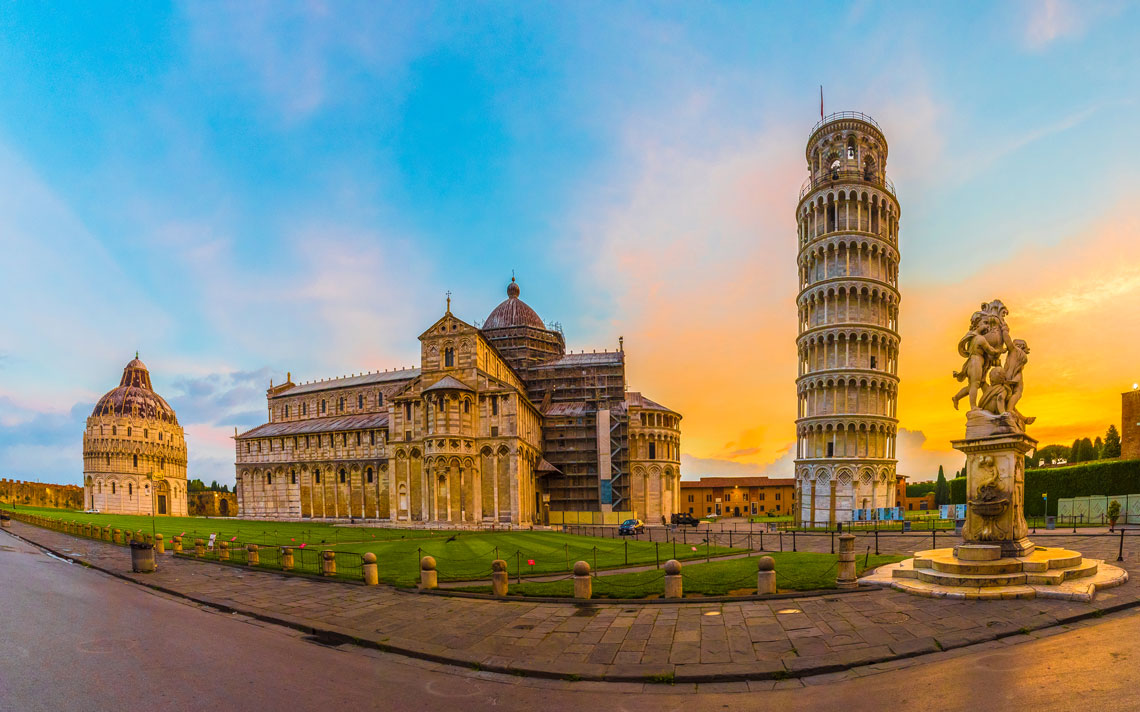 Scheve toren van Pisa, kathedraal van Pisa en doopkapel op het Plein der Wonderen