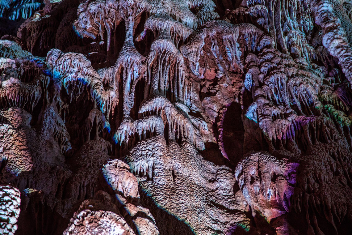 Авен Арманд – вапнякова печера, розташована у Севенському національному парку Франції, у департаменті Лозер. Печера відома тим, що в ній знаходяться найбільші у світі сталагміти найхимерніших форм.