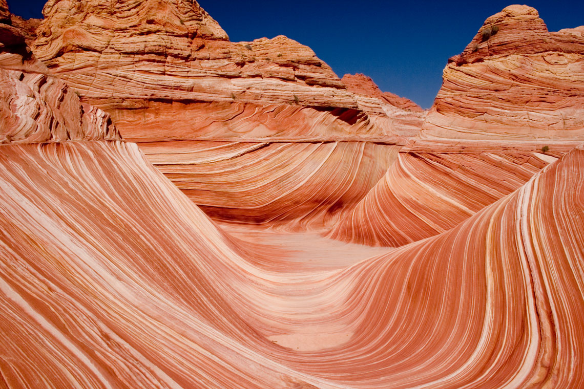 Wave (The Wave) – sandstone rock formation on the border of the states of Arizona and Utah (USA). The wave is known among hikers and photographers for its colorful, undulating forms.