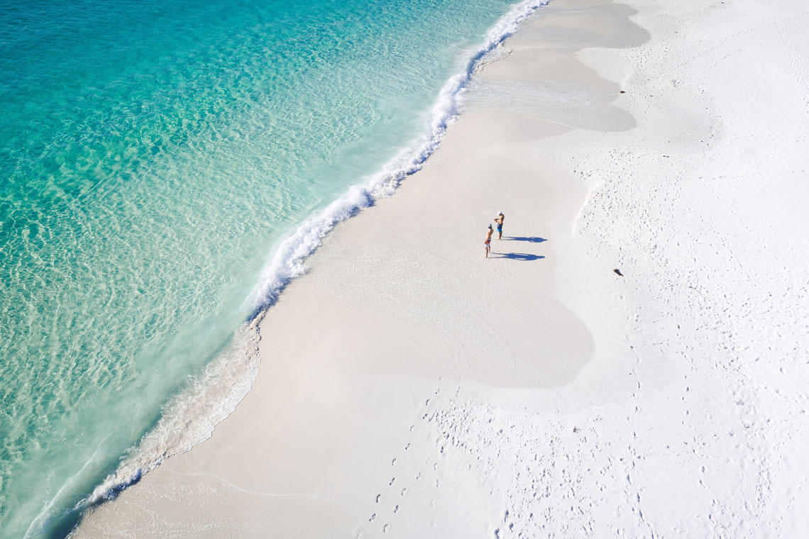 Existe el mito de que Hyams Beach tiene las arenas más blancas de Australia. Supuestamente, incluso en el Libro Guinness de los Récords, Hyams Beach está en la lista de playas con la arena más blanca del mundo. Pero resultó que en el Libro Guinness de los Récords ni siquiera existe una categoría de "Playas Blancas".