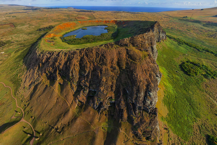 Kawah dan tambang Rano Raraku | Patung Pulau Paskah, Chili