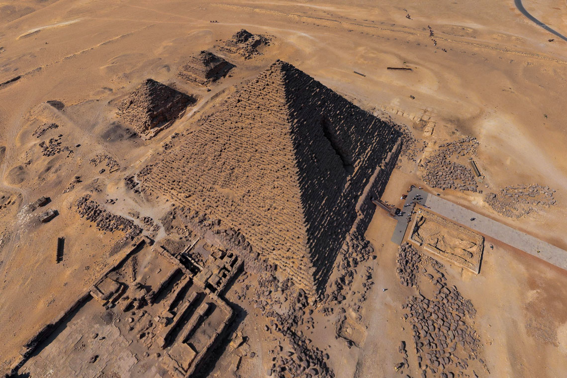 Complejo piramidal en Giza | Pirámide de Menkaure