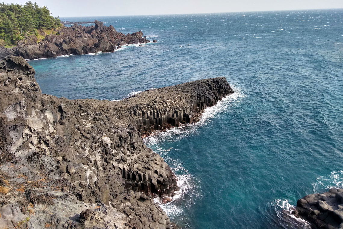 Daepo Jusangjeolli Cliff