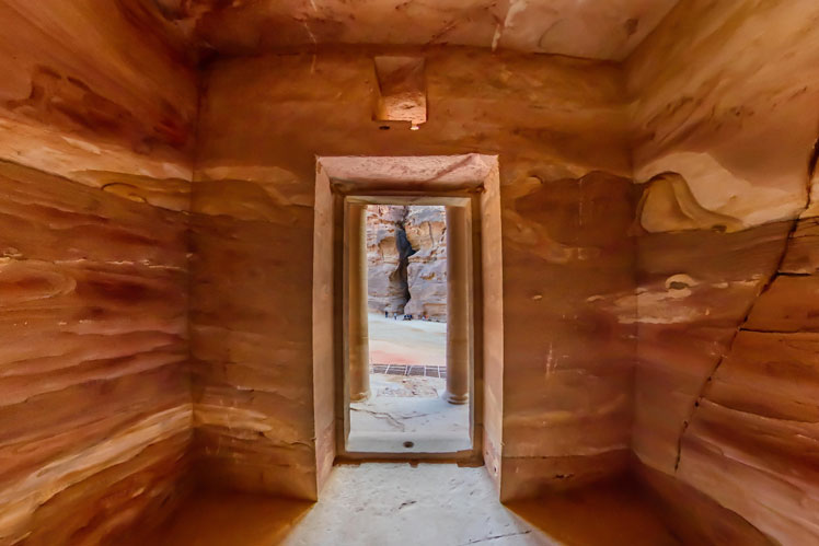 Wewnątrz Skarbca | Starożytne miasto Petra w Jordanii