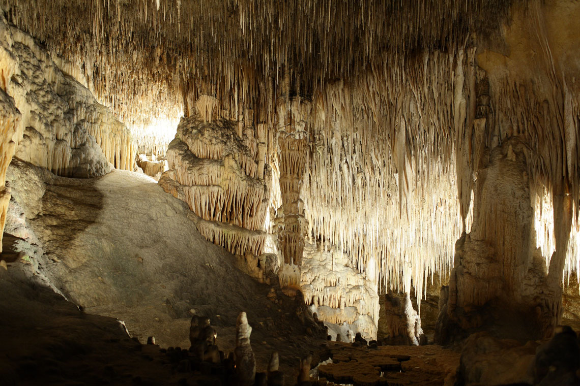 Drach Mağaraları veya Ejderha Mağaraları (Drah Mağaraları)