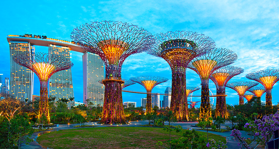 «Сады у залива» (Gardens by the Bay) — парковый комплекс удивительной красоты