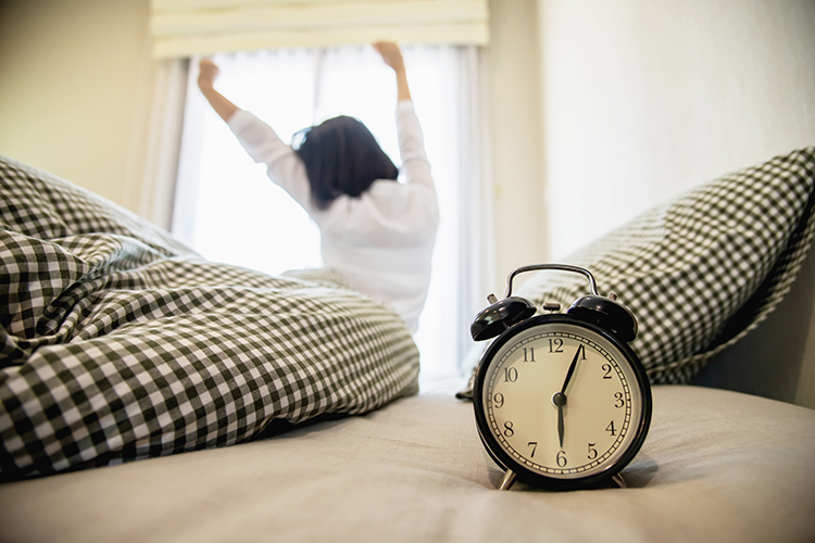 On weekends, I wake up at approximately the same time as on workdays (a difference of no more than 1 hour).
