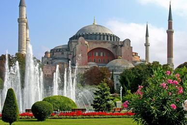इस्तांबुल में विश्व प्रसिद्ध हागिया सोफिया