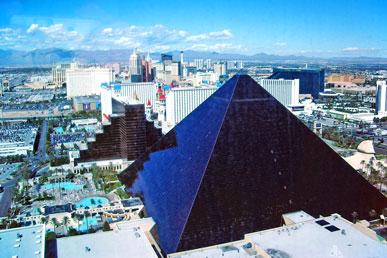 Луксор Лас-Вегас – самый необычный отель-казино