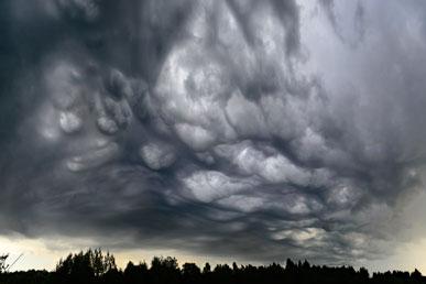Ominous clouds Asperitas – a new rare type of clouds