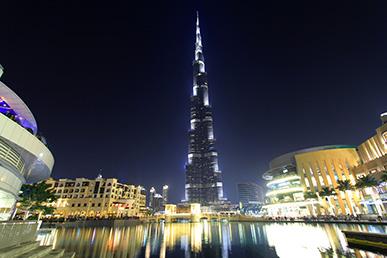 Burj Khalifa adalah gedung tertinggi di dunia!